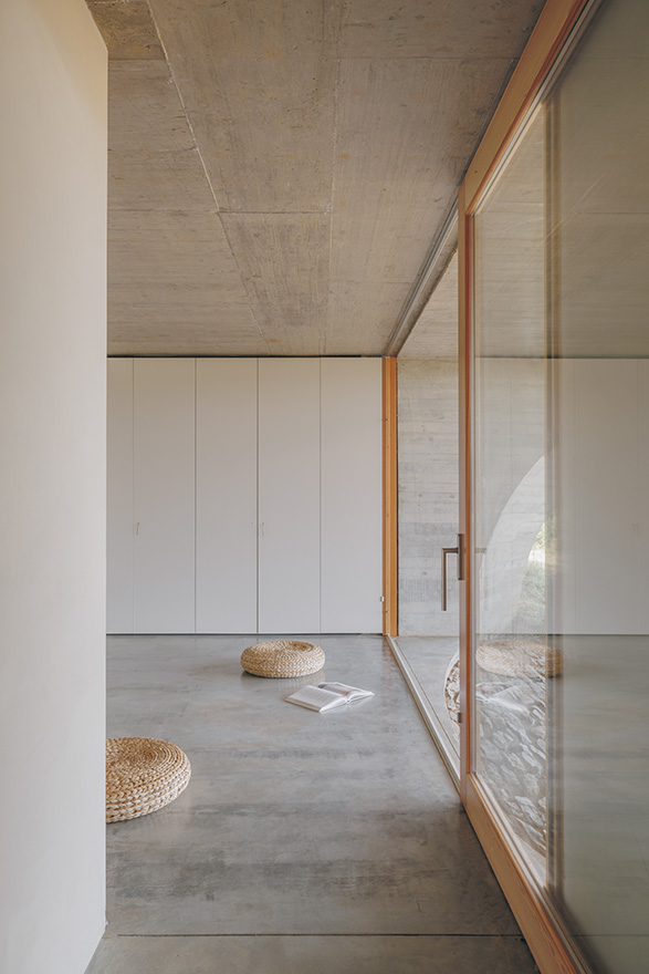 Richard Gaston_Casa na Terra_Silent Living
